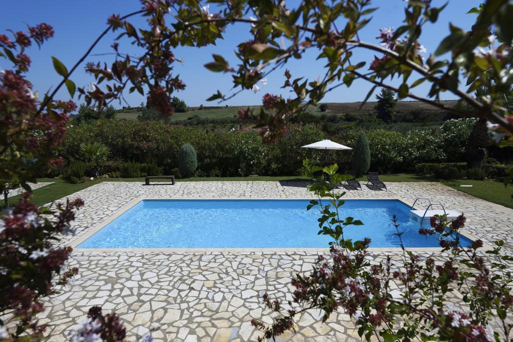 Beautiful Sani Villa Esterno foto
